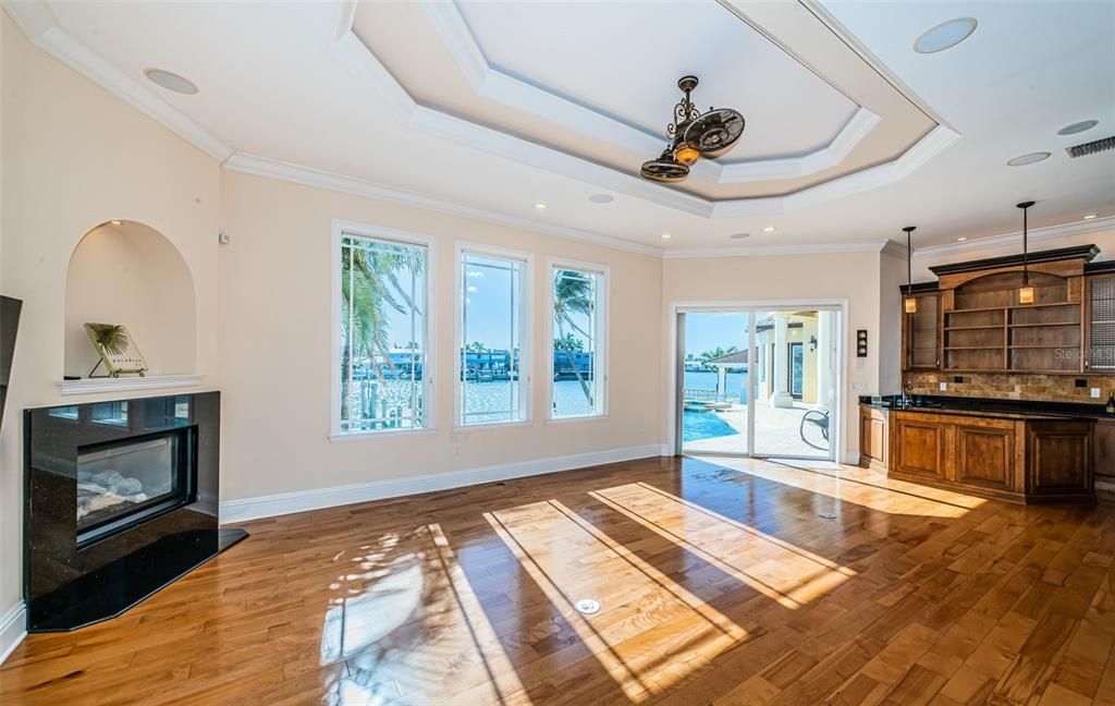 For Sale: $3,295,000 (5 beds, 5 baths, 5798 Square Feet)