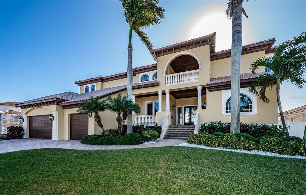 For Sale: $3,295,000 (5 beds, 5 baths, 5798 Square Feet)