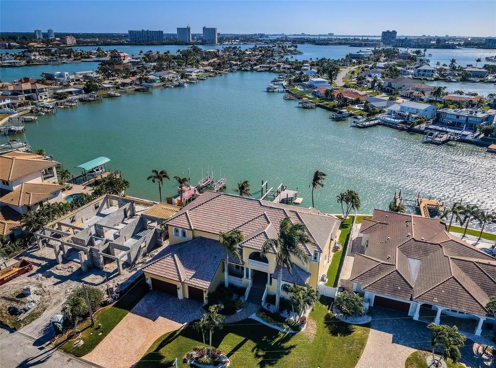 For Sale: $3,295,000 (5 beds, 5 baths, 5798 Square Feet)