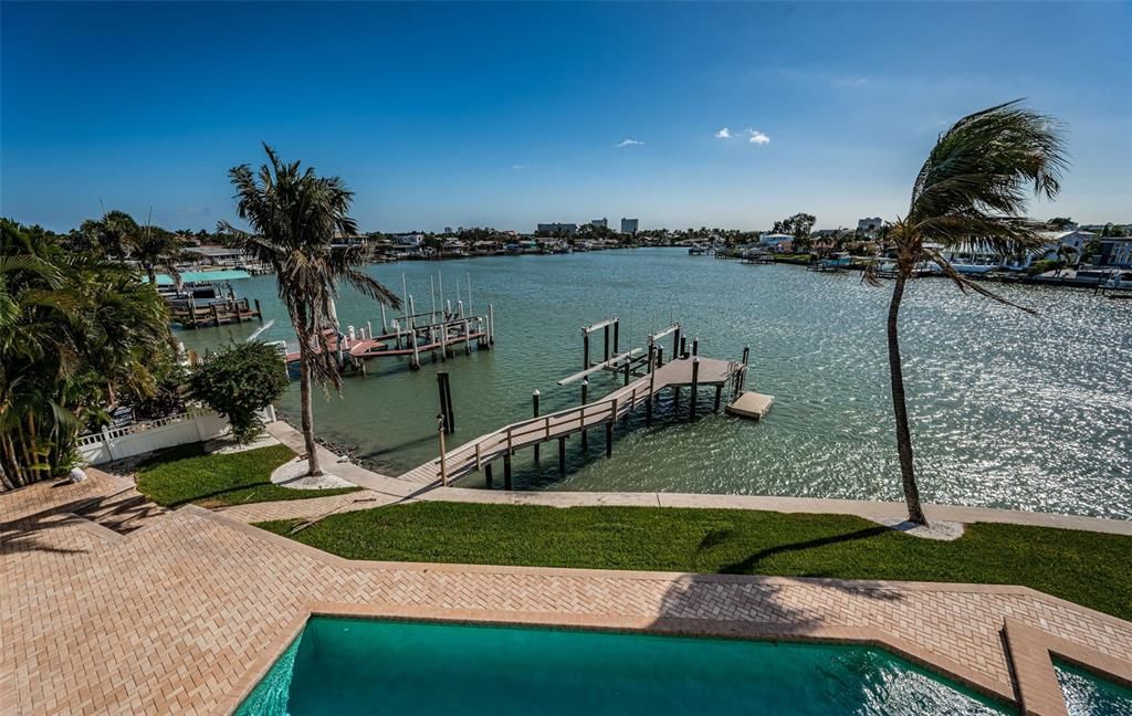 For Sale: $3,295,000 (5 beds, 5 baths, 5798 Square Feet)