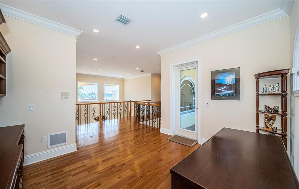 For Sale: $3,295,000 (5 beds, 5 baths, 5798 Square Feet)