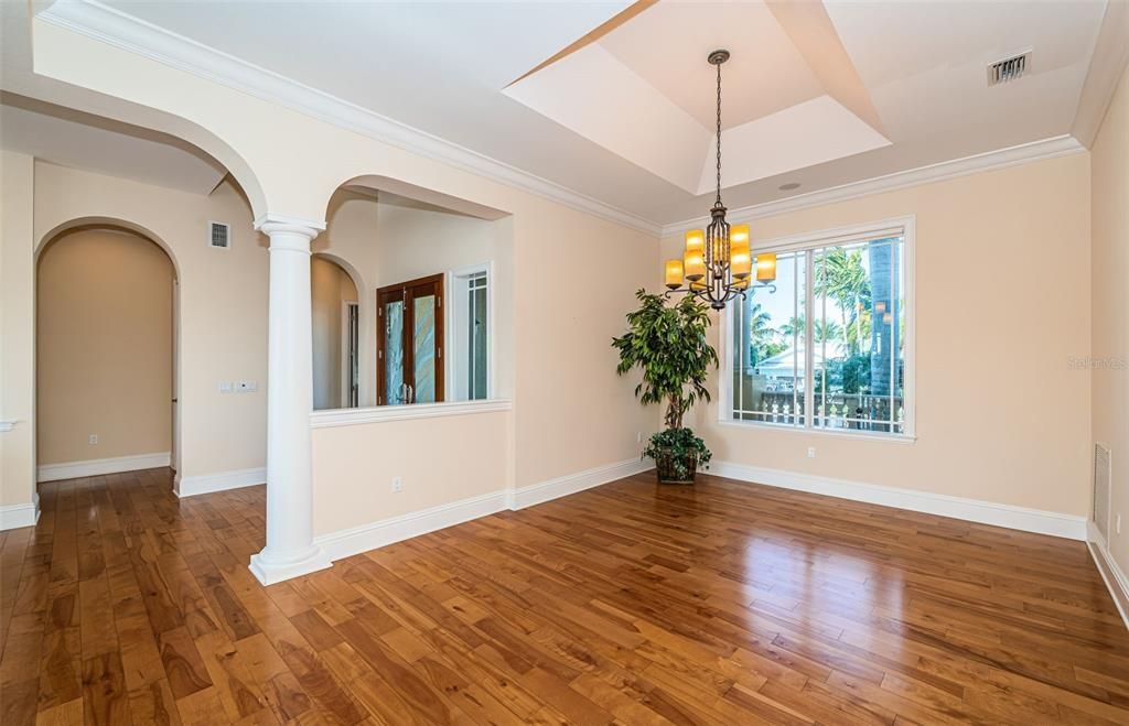 For Sale: $3,295,000 (5 beds, 5 baths, 5798 Square Feet)