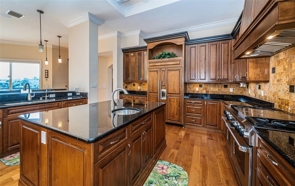 For Sale: $3,295,000 (5 beds, 5 baths, 5798 Square Feet)