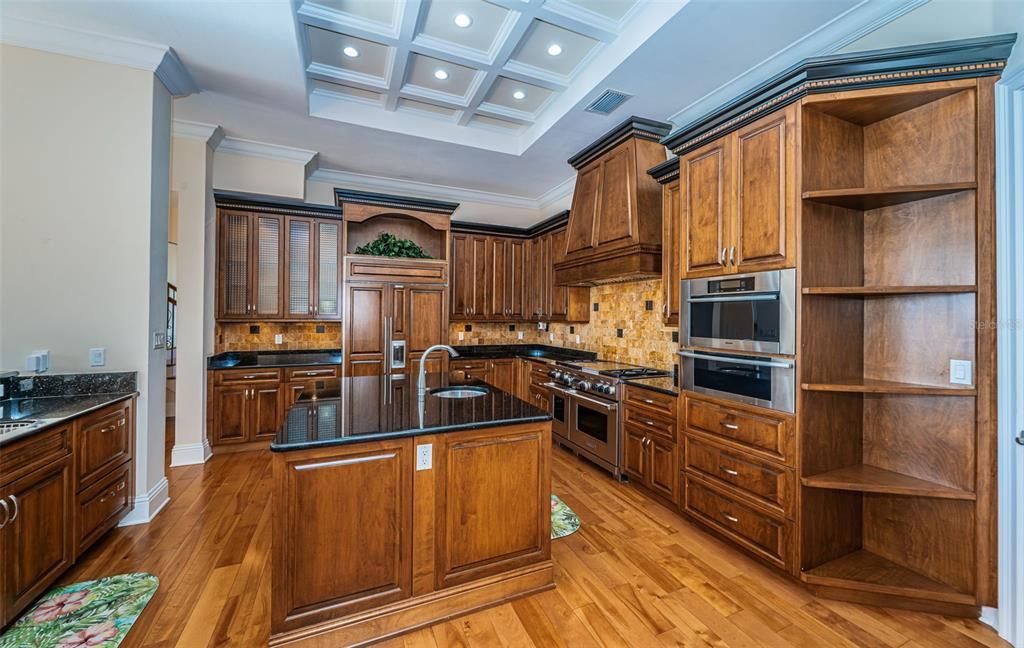 For Sale: $3,295,000 (5 beds, 5 baths, 5798 Square Feet)