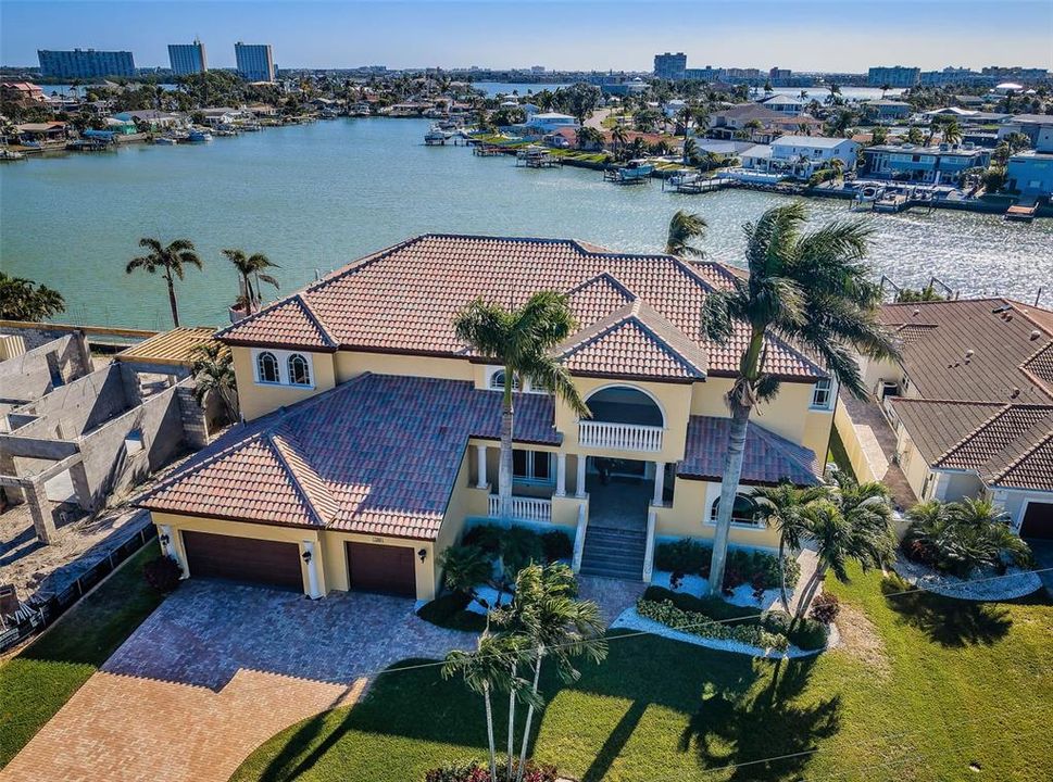 For Sale: $3,295,000 (5 beds, 5 baths, 5798 Square Feet)