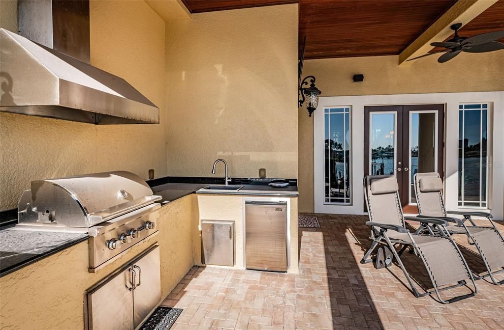 For Sale: $3,295,000 (5 beds, 5 baths, 5798 Square Feet)