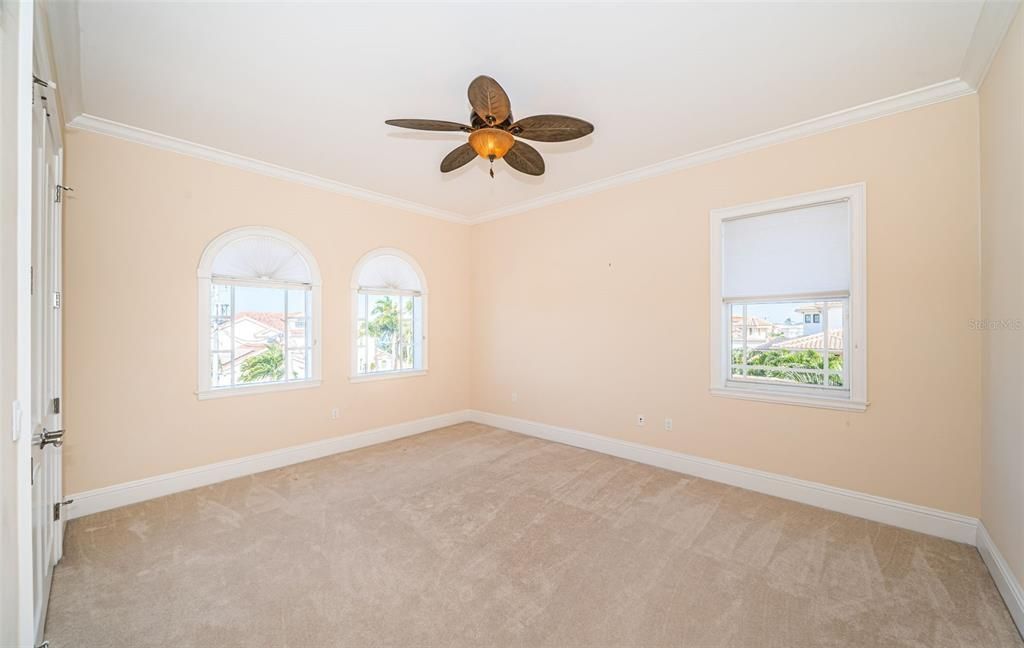 For Sale: $3,295,000 (5 beds, 5 baths, 5798 Square Feet)