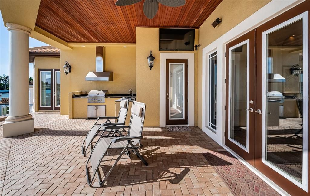 For Sale: $3,295,000 (5 beds, 5 baths, 5798 Square Feet)