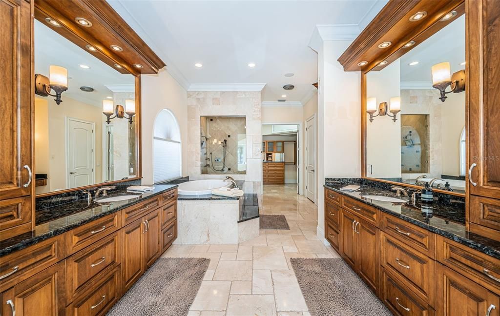 For Sale: $3,295,000 (5 beds, 5 baths, 5798 Square Feet)