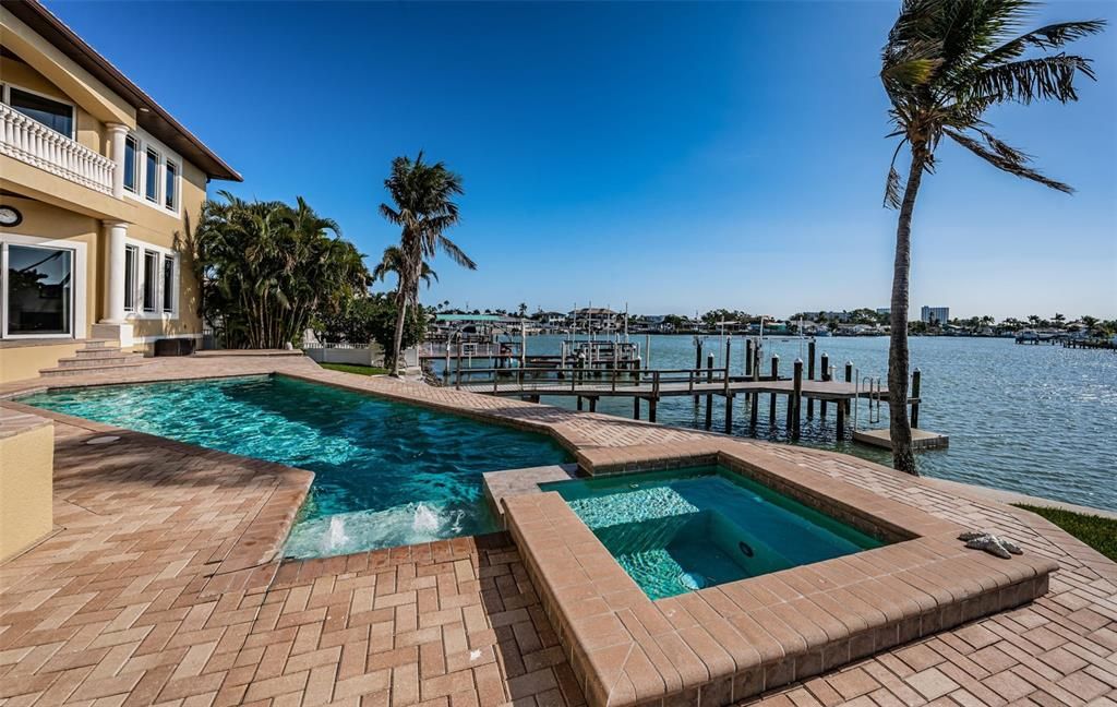 For Sale: $3,295,000 (5 beds, 5 baths, 5798 Square Feet)