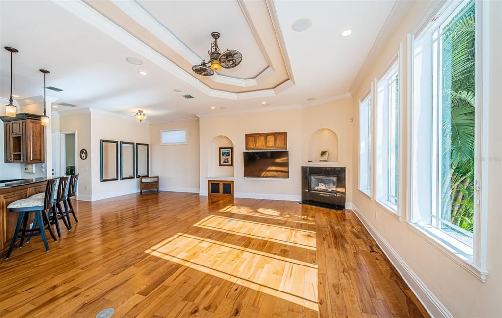 For Sale: $3,295,000 (5 beds, 5 baths, 5798 Square Feet)