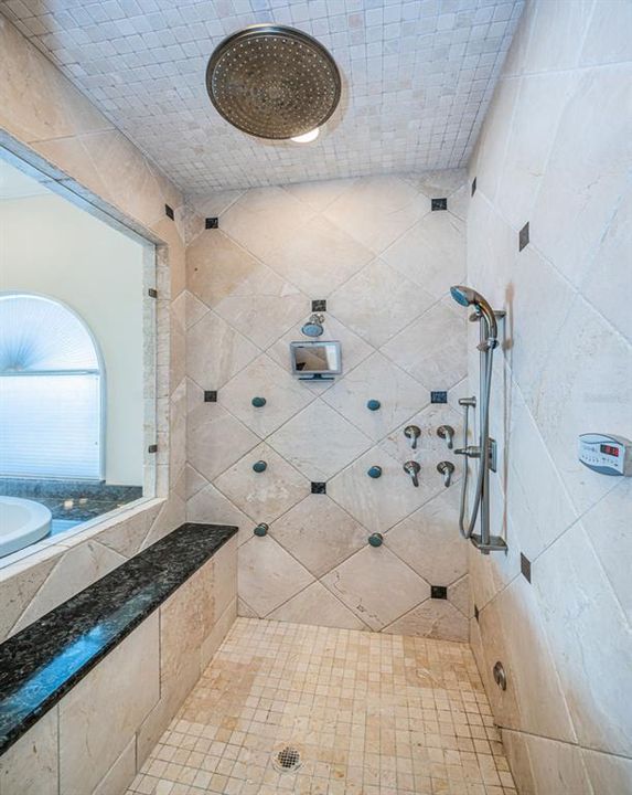 For Sale: $3,295,000 (5 beds, 5 baths, 5798 Square Feet)