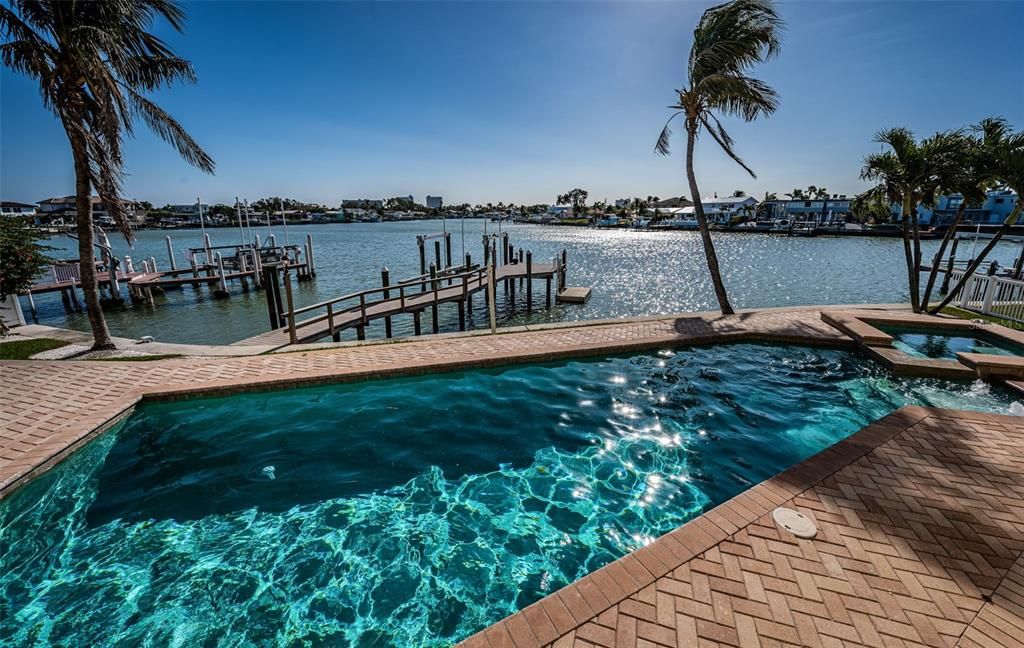 For Sale: $3,295,000 (5 beds, 5 baths, 5798 Square Feet)