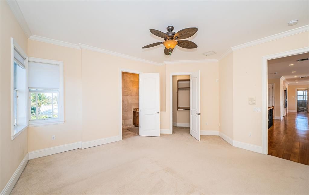 For Sale: $3,295,000 (5 beds, 5 baths, 5798 Square Feet)