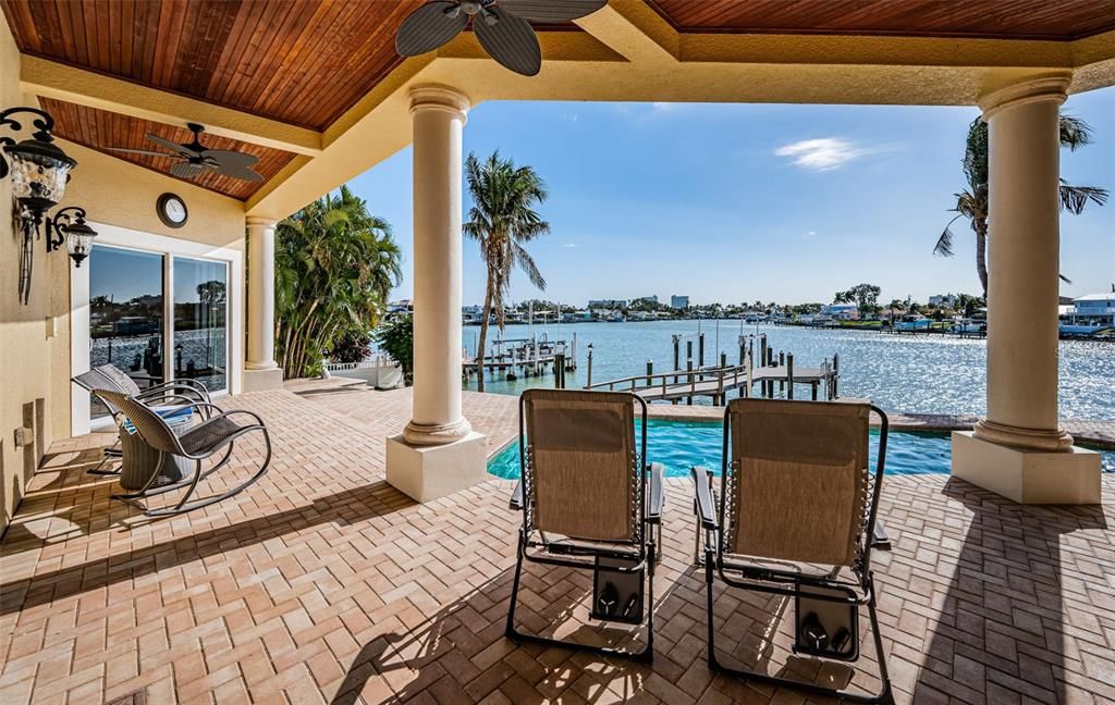 For Sale: $3,295,000 (5 beds, 5 baths, 5798 Square Feet)