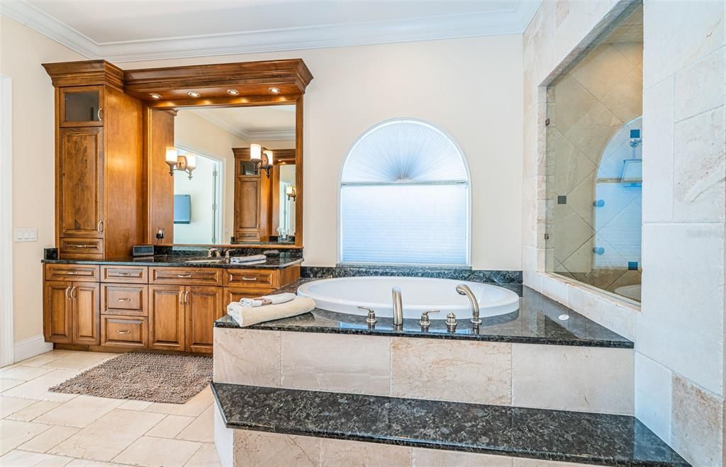 For Sale: $3,295,000 (5 beds, 5 baths, 5798 Square Feet)