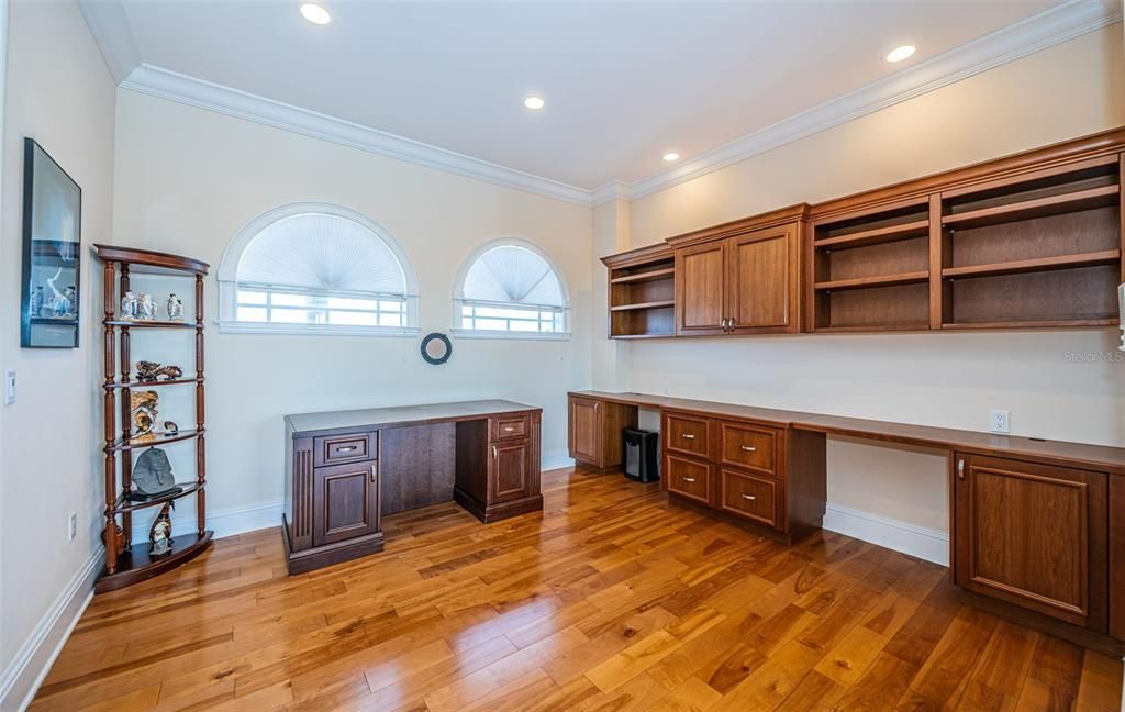 For Sale: $3,295,000 (5 beds, 5 baths, 5798 Square Feet)