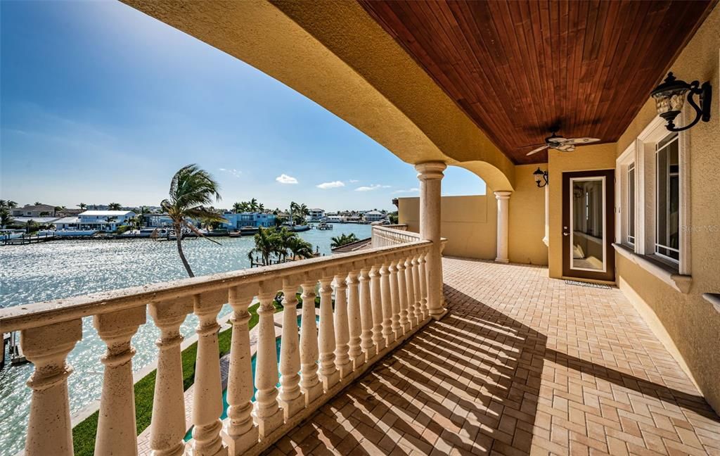 For Sale: $3,295,000 (5 beds, 5 baths, 5798 Square Feet)