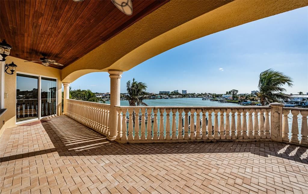 For Sale: $3,295,000 (5 beds, 5 baths, 5798 Square Feet)