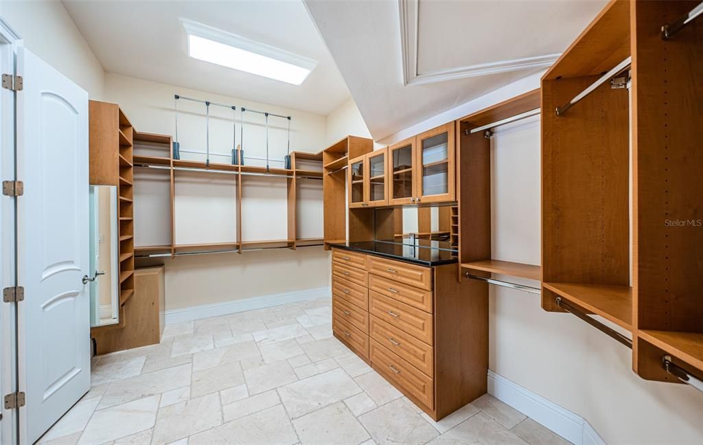 For Sale: $3,295,000 (5 beds, 5 baths, 5798 Square Feet)