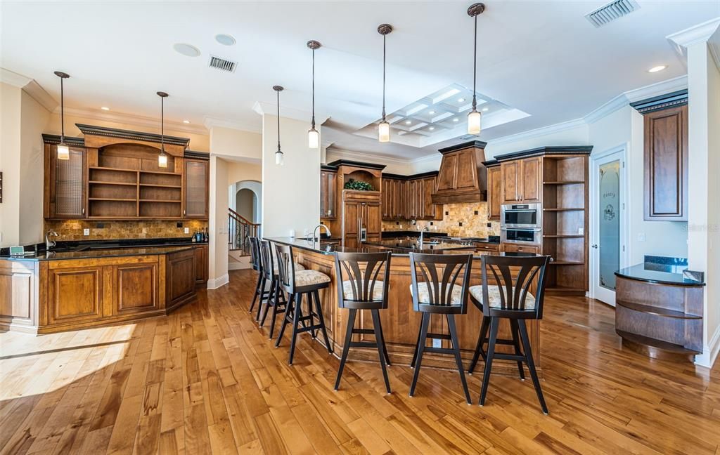 For Sale: $3,295,000 (5 beds, 5 baths, 5798 Square Feet)