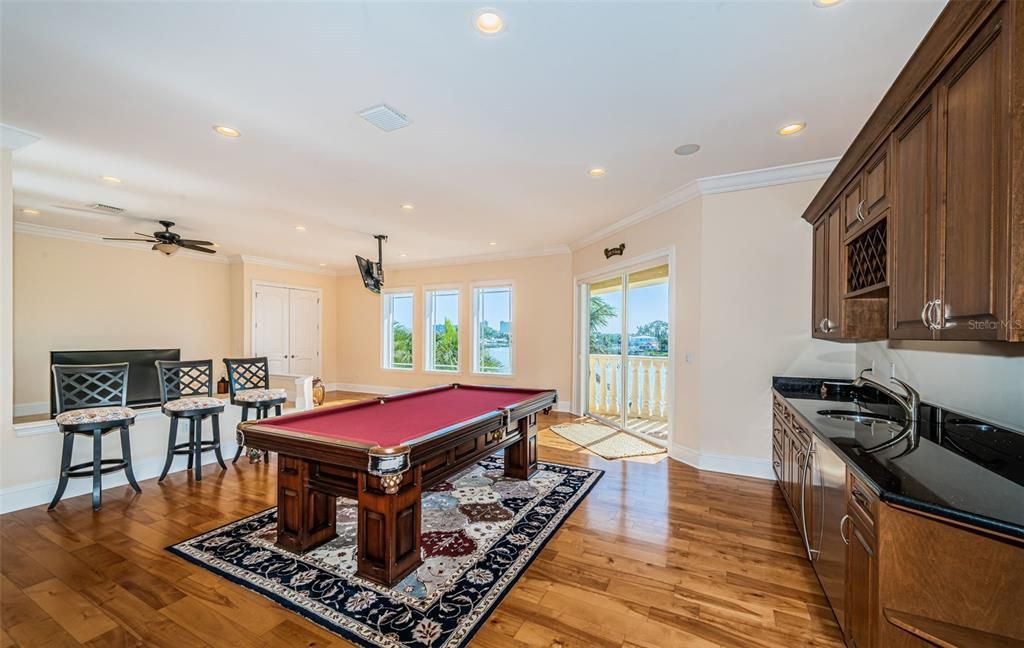 For Sale: $3,295,000 (5 beds, 5 baths, 5798 Square Feet)