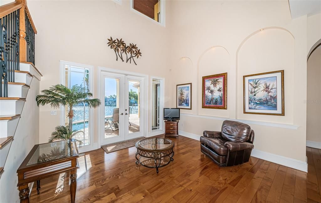 For Sale: $3,295,000 (5 beds, 5 baths, 5798 Square Feet)