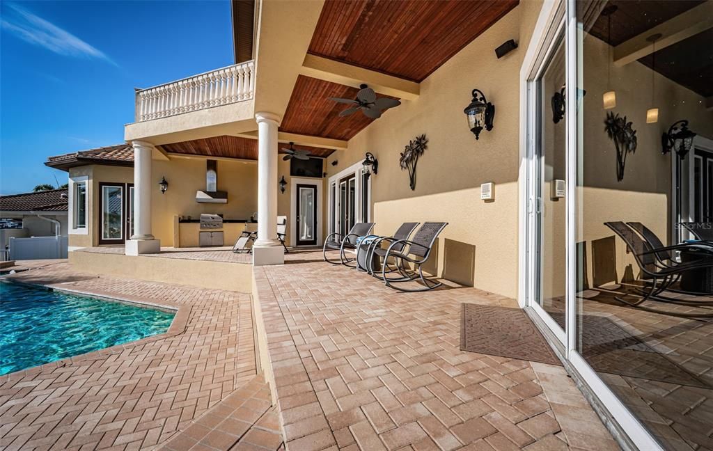 For Sale: $3,295,000 (5 beds, 5 baths, 5798 Square Feet)