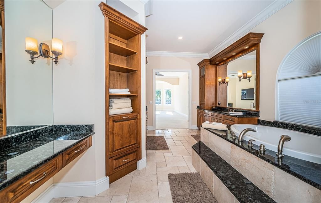 For Sale: $3,295,000 (5 beds, 5 baths, 5798 Square Feet)