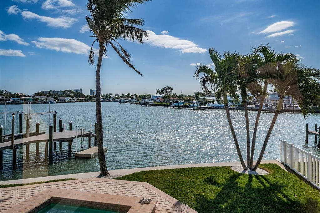 For Sale: $3,295,000 (5 beds, 5 baths, 5798 Square Feet)