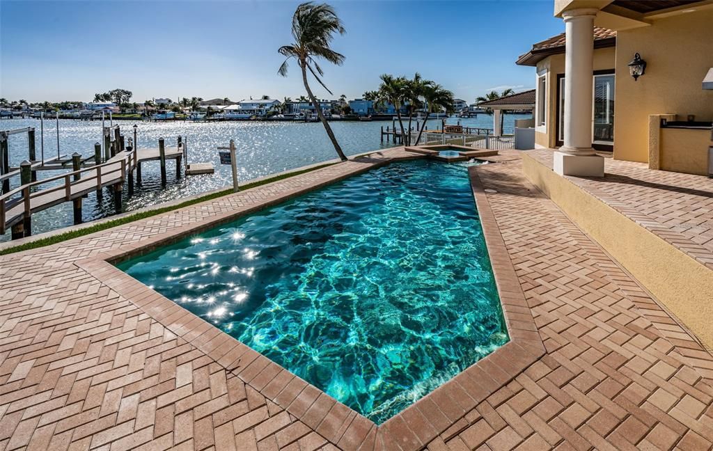 For Sale: $3,295,000 (5 beds, 5 baths, 5798 Square Feet)