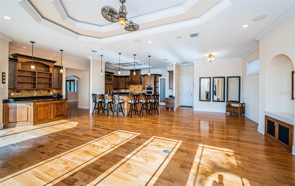 For Sale: $3,295,000 (5 beds, 5 baths, 5798 Square Feet)