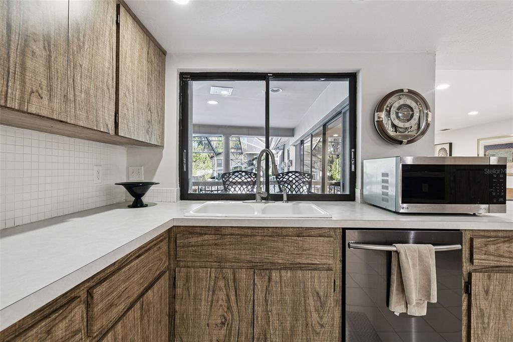 For Sale: $565,000 (4 beds, 3 baths, 2972 Square Feet)