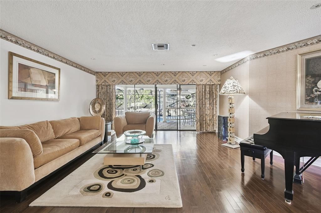 For Sale: $565,000 (4 beds, 3 baths, 2972 Square Feet)