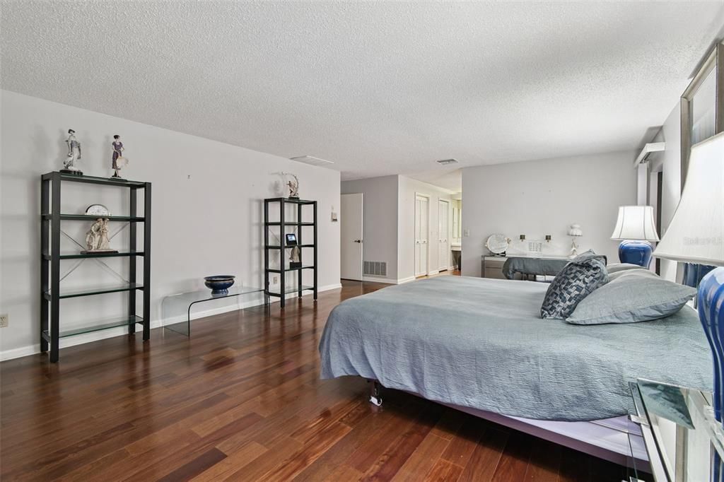 For Sale: $565,000 (4 beds, 3 baths, 2972 Square Feet)