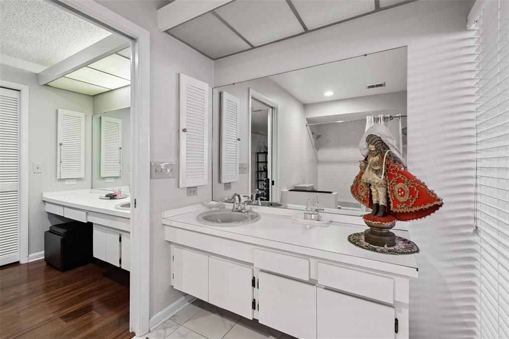 For Sale: $565,000 (4 beds, 3 baths, 2972 Square Feet)