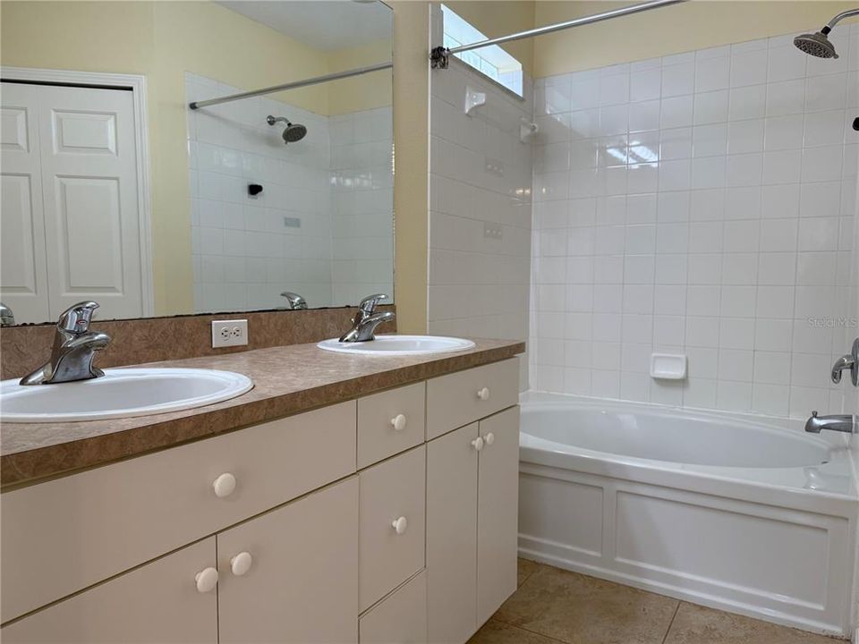 For Rent: $2,800 (4 beds, 2 baths, 2034 Square Feet)