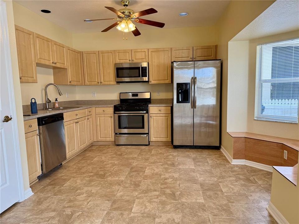 For Rent: $2,800 (4 beds, 2 baths, 2034 Square Feet)