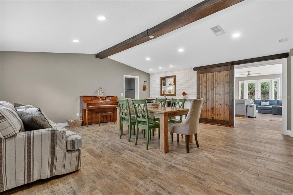 待售: $824,900 (4 贝兹, 3 浴室, 2450 平方英尺)