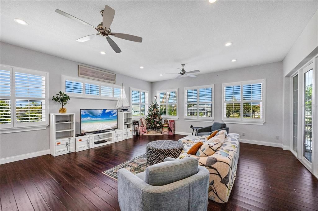 For Sale: $1,625,000 (4 beds, 3 baths, 4049 Square Feet)