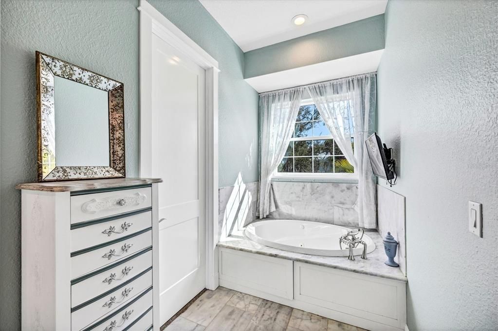 For Sale: $1,625,000 (4 beds, 3 baths, 4049 Square Feet)