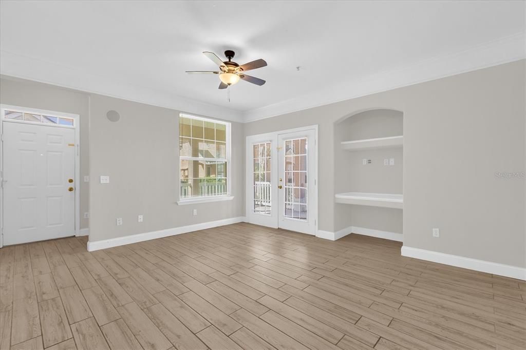 На продажу: $239,000 (2 спален, 2 ванн, 1235 Квадратных фут)