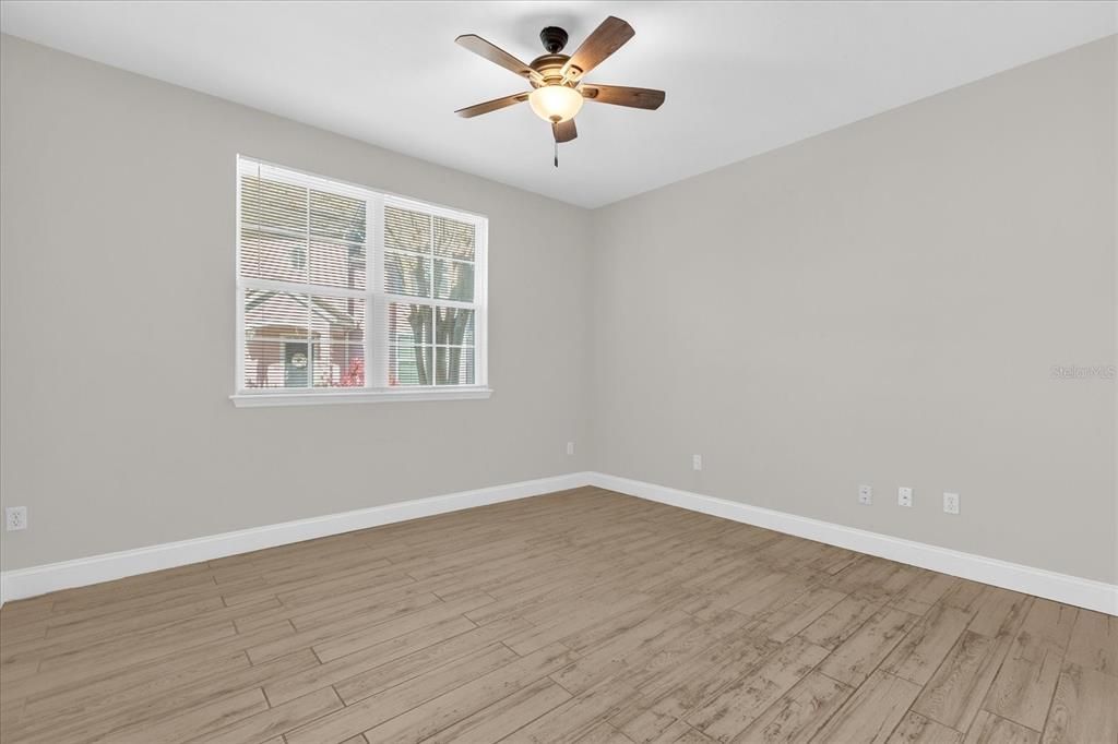 На продажу: $239,000 (2 спален, 2 ванн, 1235 Квадратных фут)