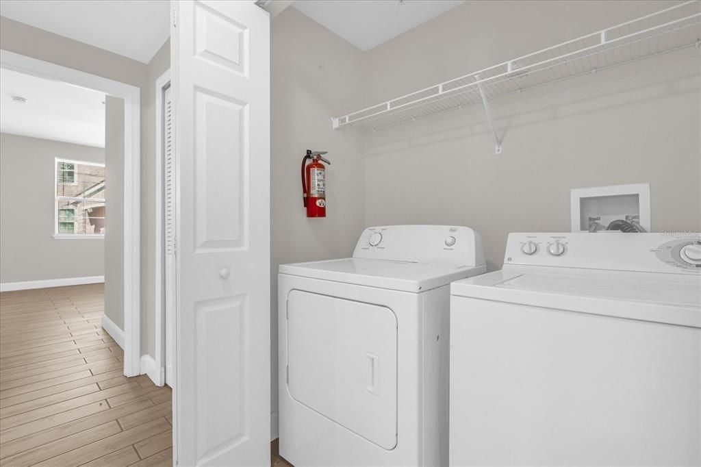 На продажу: $239,000 (2 спален, 2 ванн, 1235 Квадратных фут)