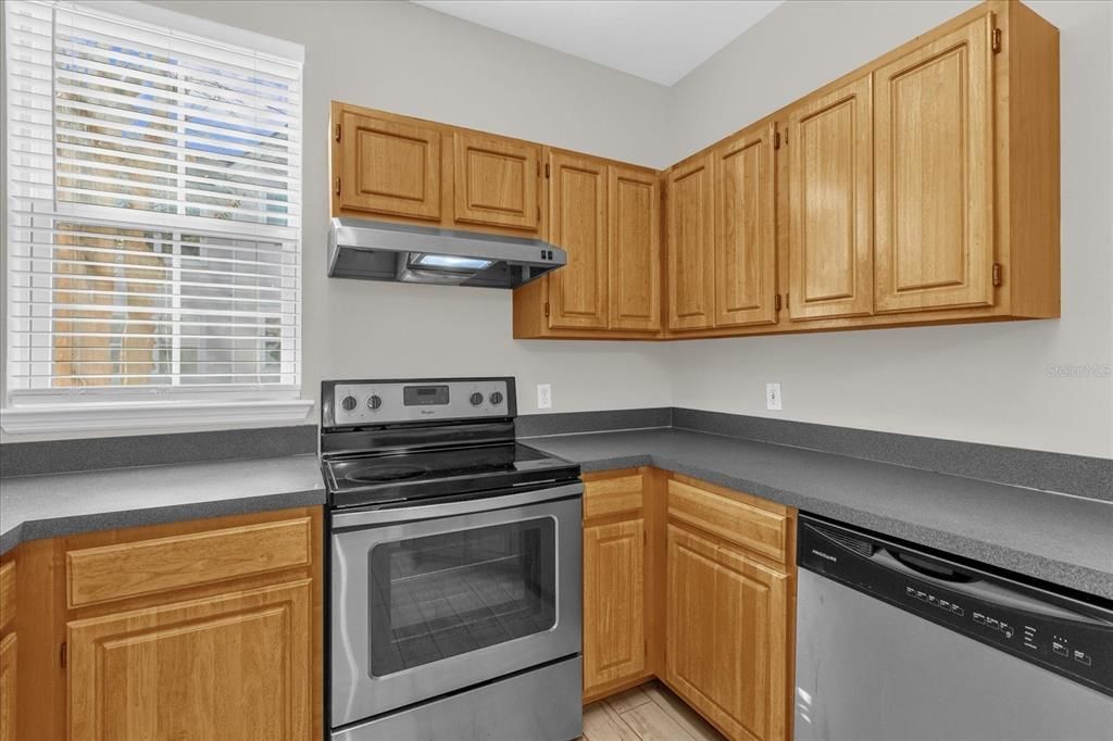 На продажу: $239,000 (2 спален, 2 ванн, 1235 Квадратных фут)