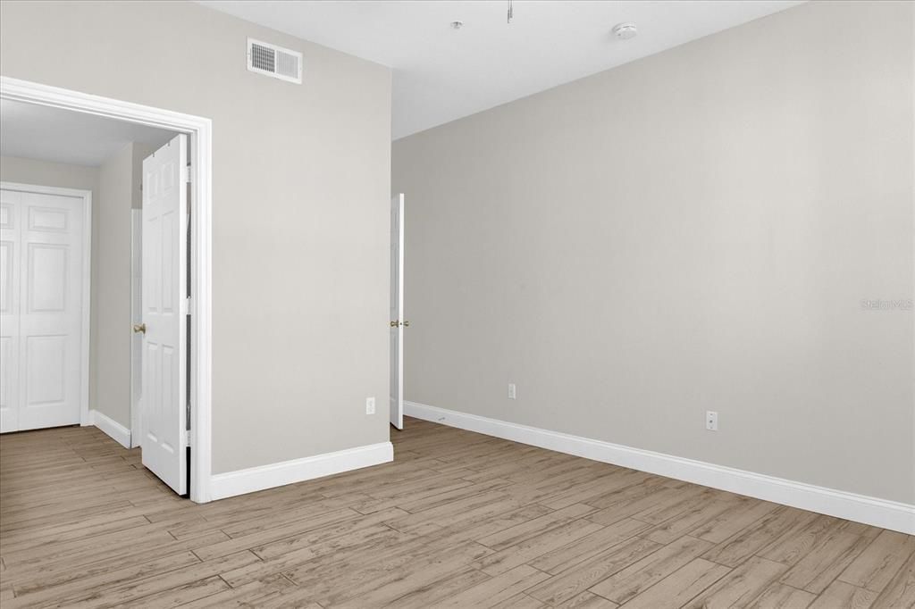 На продажу: $239,000 (2 спален, 2 ванн, 1235 Квадратных фут)