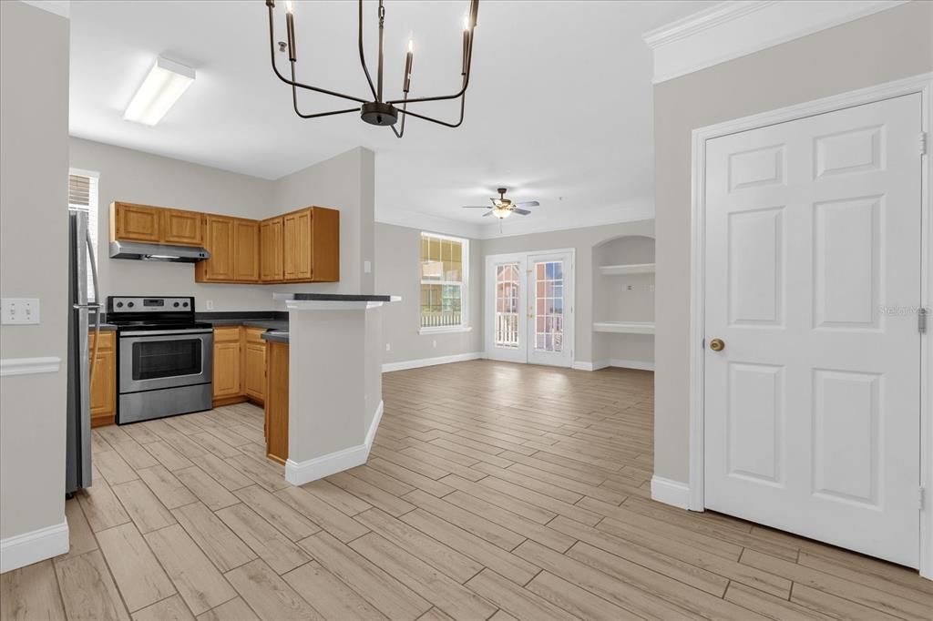 На продажу: $239,000 (2 спален, 2 ванн, 1235 Квадратных фут)