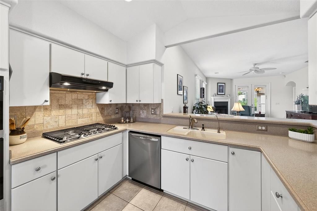 For Sale: $279,000 (3 beds, 2 baths, 1601 Square Feet)