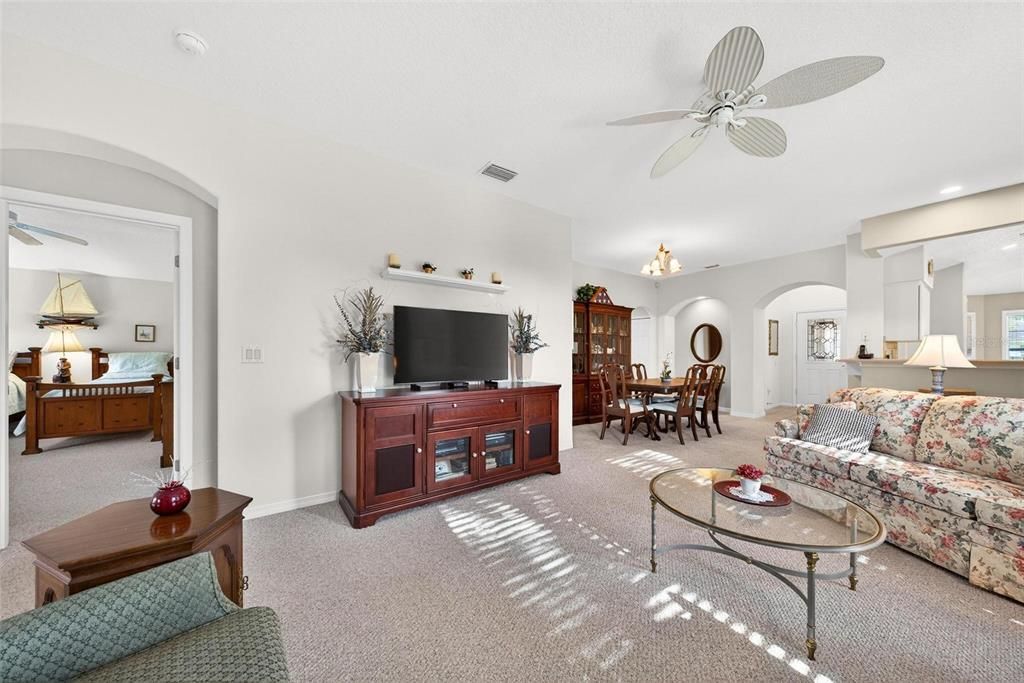 For Sale: $279,000 (3 beds, 2 baths, 1601 Square Feet)