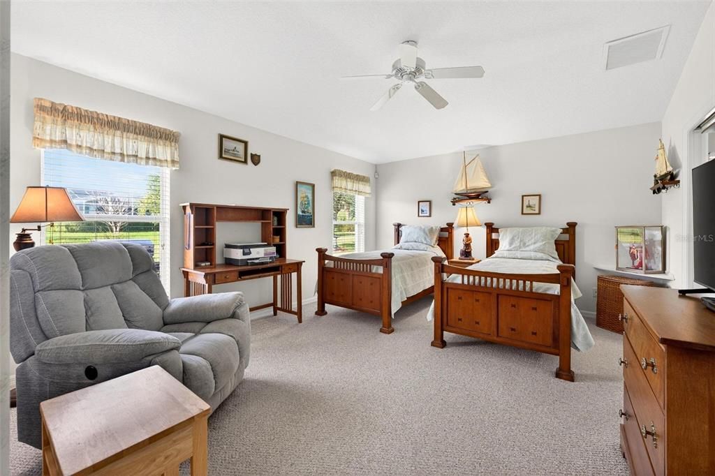 For Sale: $279,000 (3 beds, 2 baths, 1601 Square Feet)